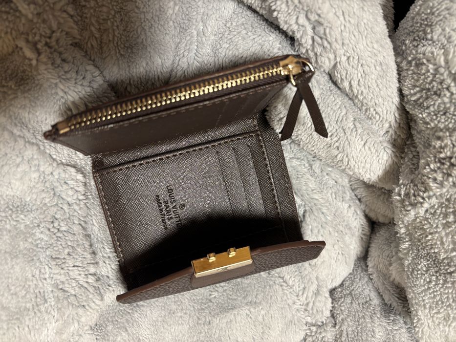 Маркови портмонета Michael Kors и Louis Vuitton