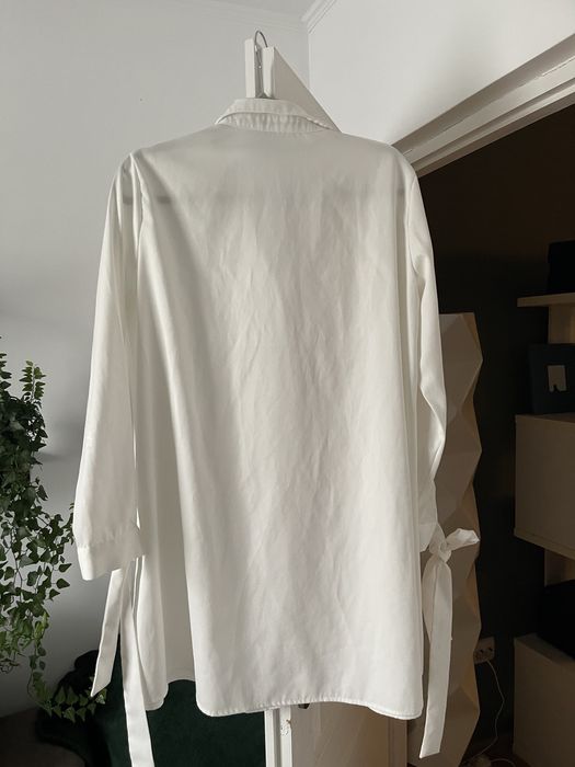 Camasa rochie alba cu aplicatii la maneca