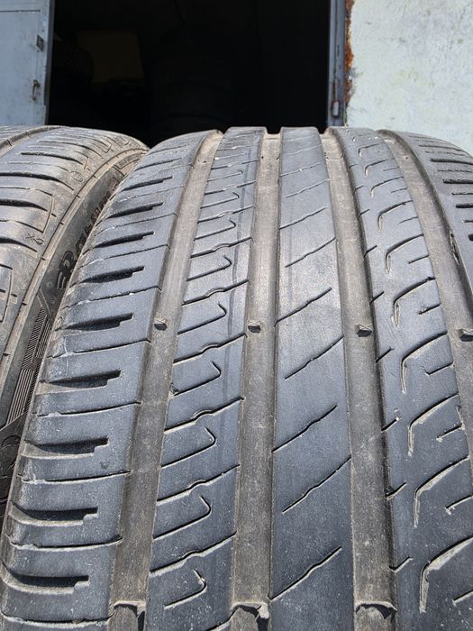 2 бр. летни гуми 255/40/19  Barum DOT 0222 6+ mm