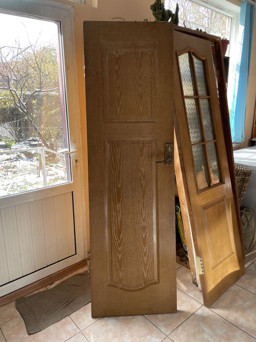 Двери межкомнатные деревяннные