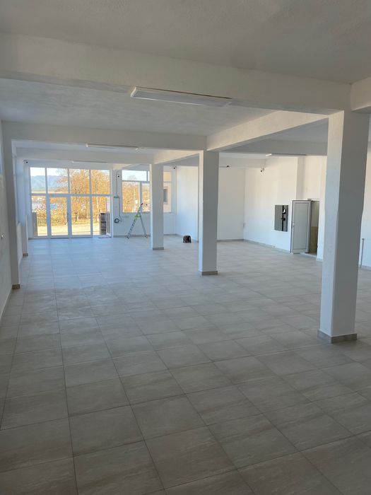 Дава се под наем Магазин в Разлог - 450 кв.м за 1020 € - Снимка #4
