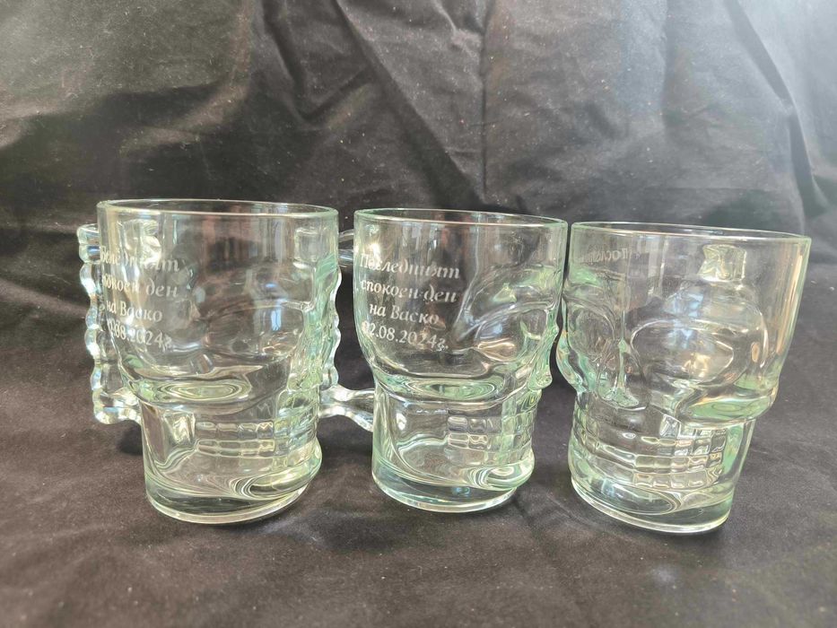 Лазерно гравирана стъклена халба за бира във формата на череп