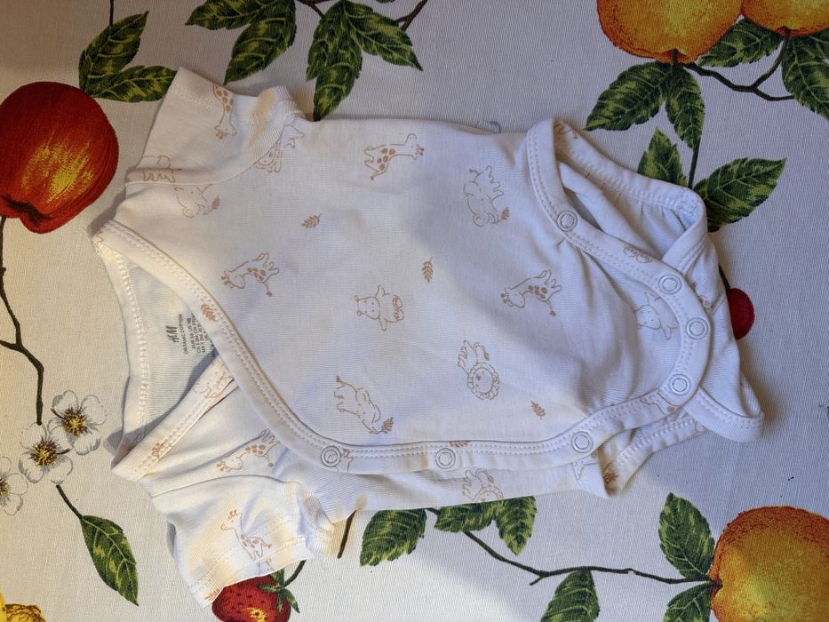 Set 4 body uri de vara sinsay si h&m marimea 56