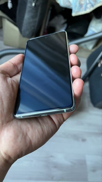 Продам смартфон самаунг с20FE samsung S20FE