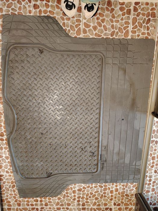 Продам автоковрик в багажник