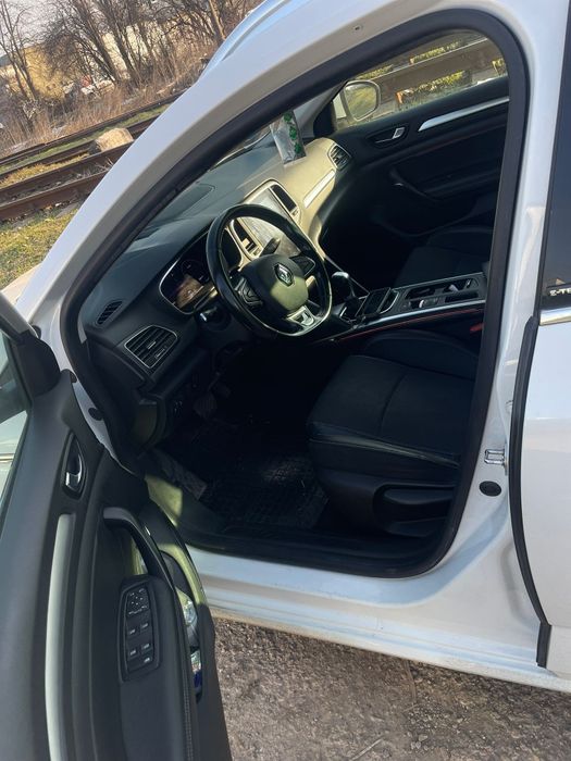 Renault Megan E-TECH PLUG-IN HYBRID 2021