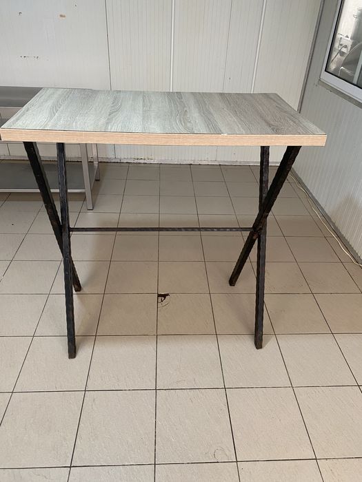 Vmd masa din lemn cu picioare metalice