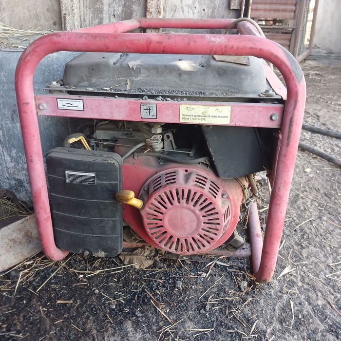 Продам бензиновый генератор.