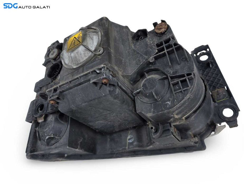 Far Stanga cu Lupa Bi Xenon Land Rover Discovery 3 L319 2004 - 2009 Cod 5H22-13W030-SA [K5333]