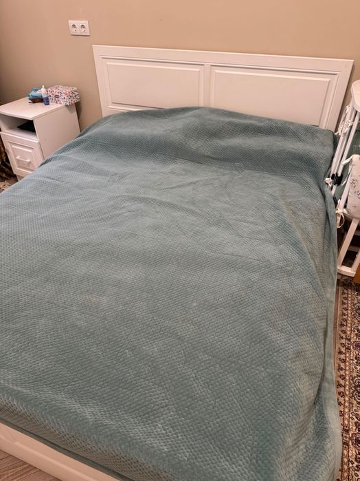 Продам спальный гарнитур