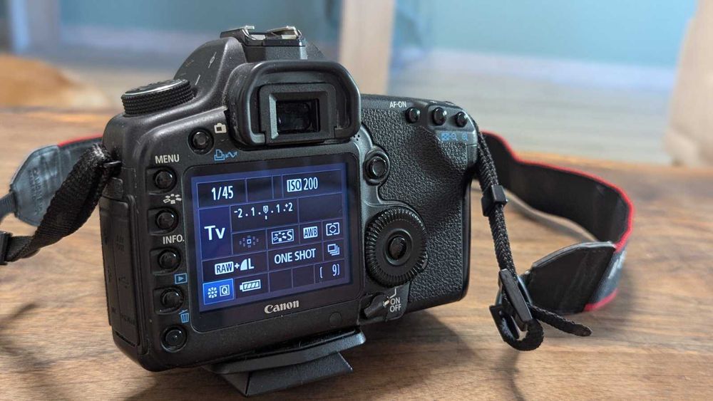 Canon 5D Mark II + Canon EF 85mm f/1.8 USM + TTL светкавица + Аксесоари