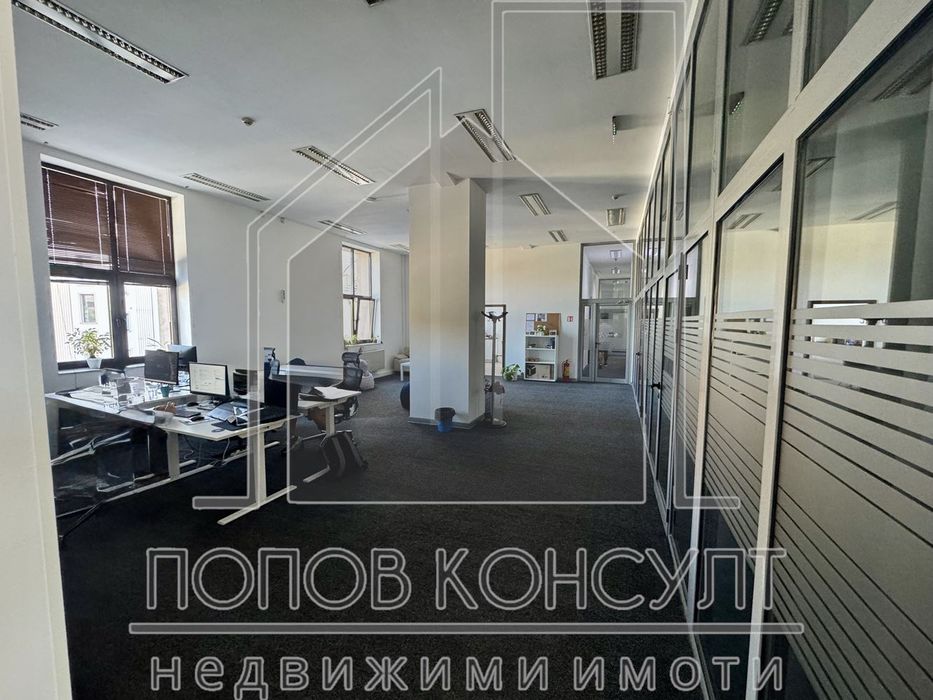 Дава се под наем Офис в Пловдив, Център - 220 кв.м за 1760 € - Снимка #1