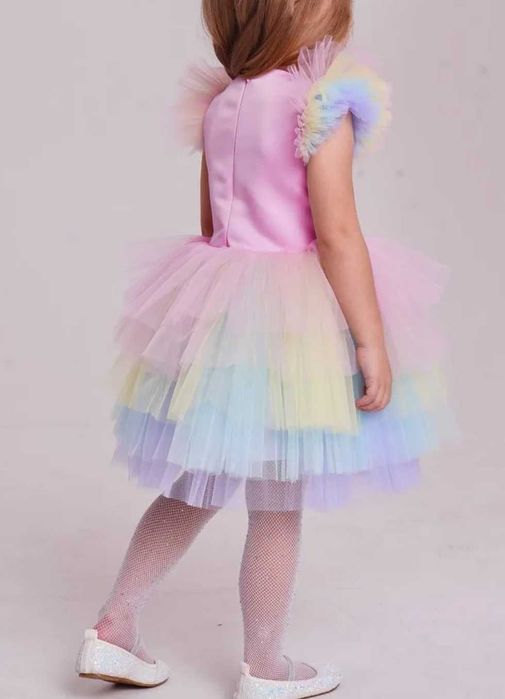 Продам нарядное платье для девочки, размер 110 (4-5 лет)