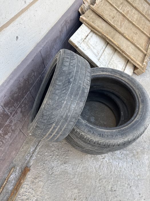 шиный балон 215/55R17