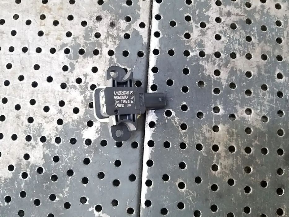 Senzor impact mercedes b class w246 a1668210351