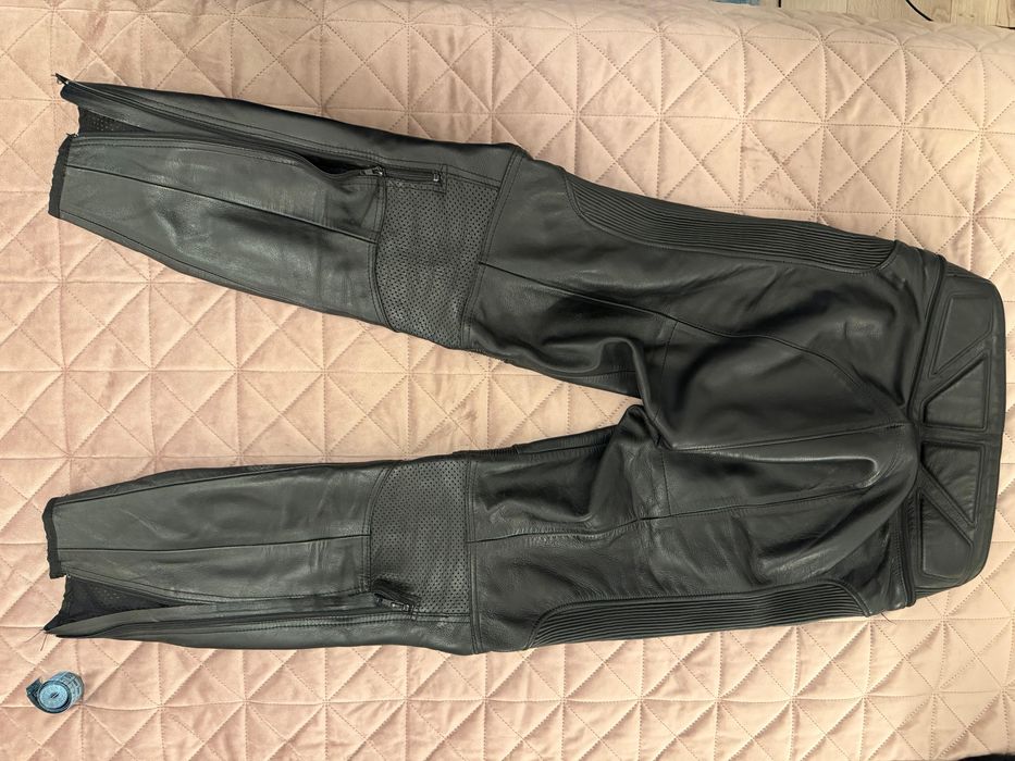 Pantaloni moto piele Dainese 46 cu protectii sold, genunvhi si tibie incluse
