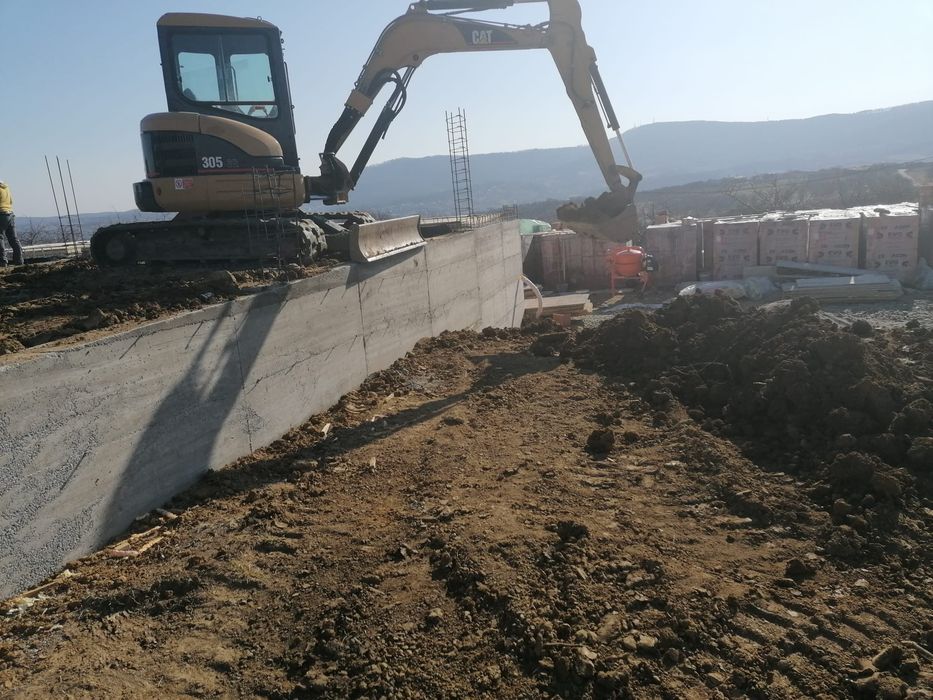 Inchiriez execut lucrari cu excavator, miniexcavator 5t, buldozer 20t