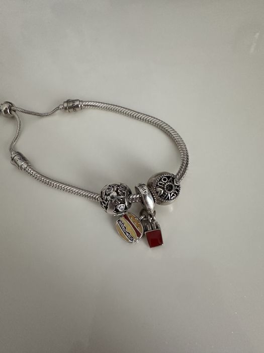 Pandora браслет с чармами