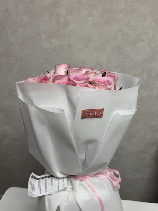 Свежий букет розовых роз от Romeo