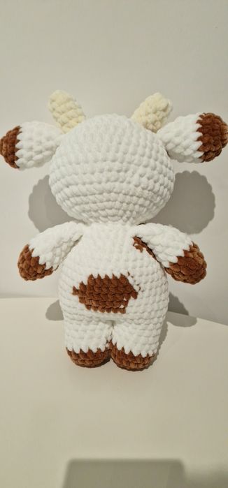 Jucărie Văcuță Amigurumi handmade din fir Velvet pufos (33 cm)