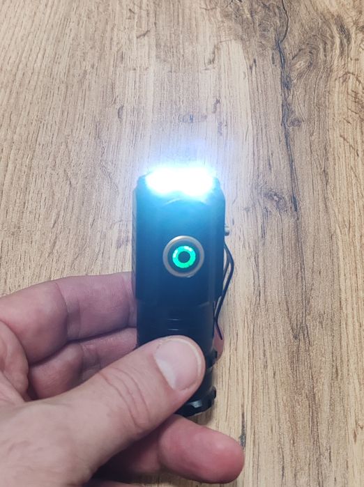 LED компактно фенерче, метално, черно