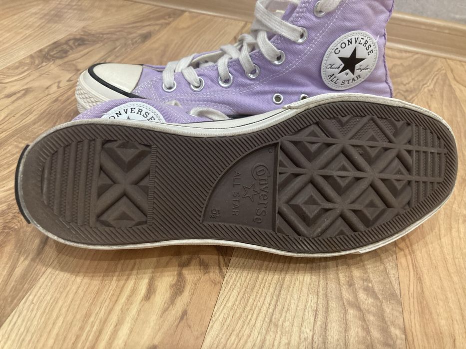 Продаются конверсы