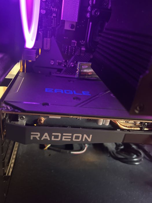 Placă video Gigabyte Radeon RX 6600 EAGLE 8GB GDDR6 – stare foarte bună