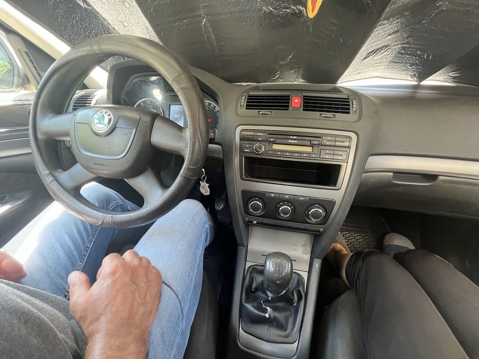 Vand skoda octavia manuala benzina 1.6 2011