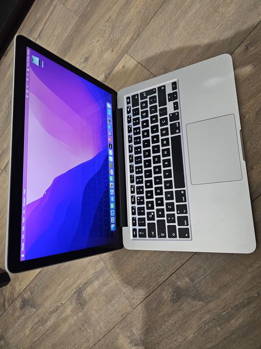 Macbook A1502 2015