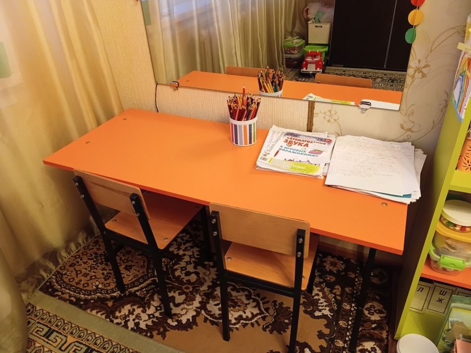 Продам детские столы и стулья