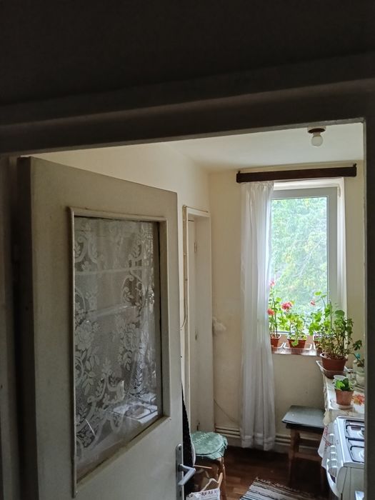 Vând apartament 3 camere, zonă liniștită, zona Liceului Ștefan cel Mare