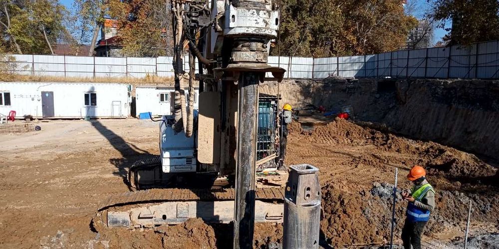 Услуга буровой машины. Бурение свай для различных