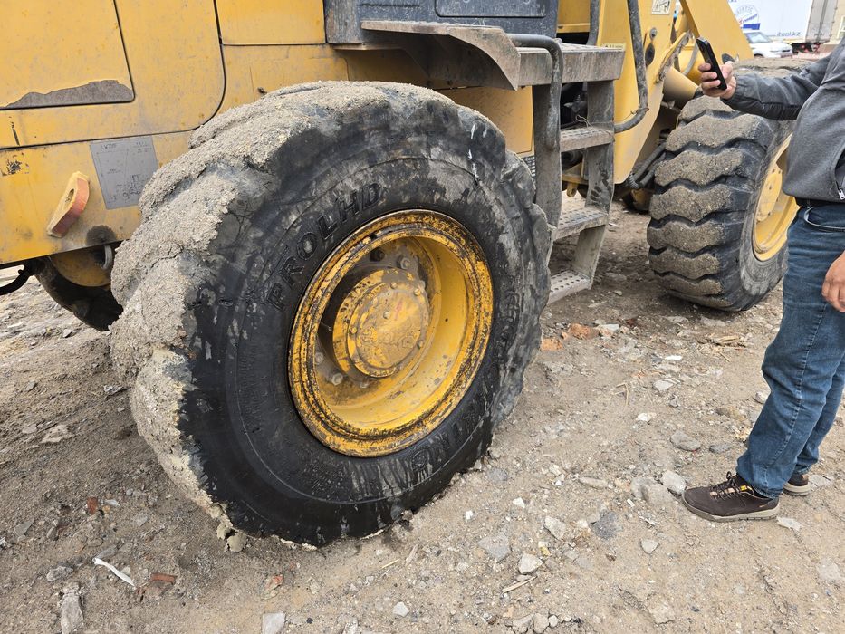 Продам фронтальный погрузчик