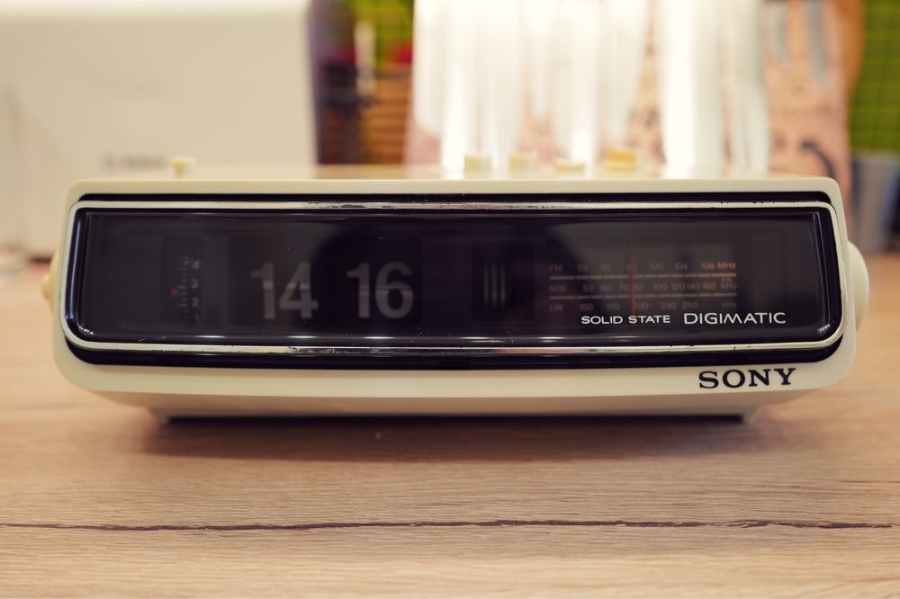 Filp clock Sony TFM-C480L  Radio transitor ceas de masa birou icf