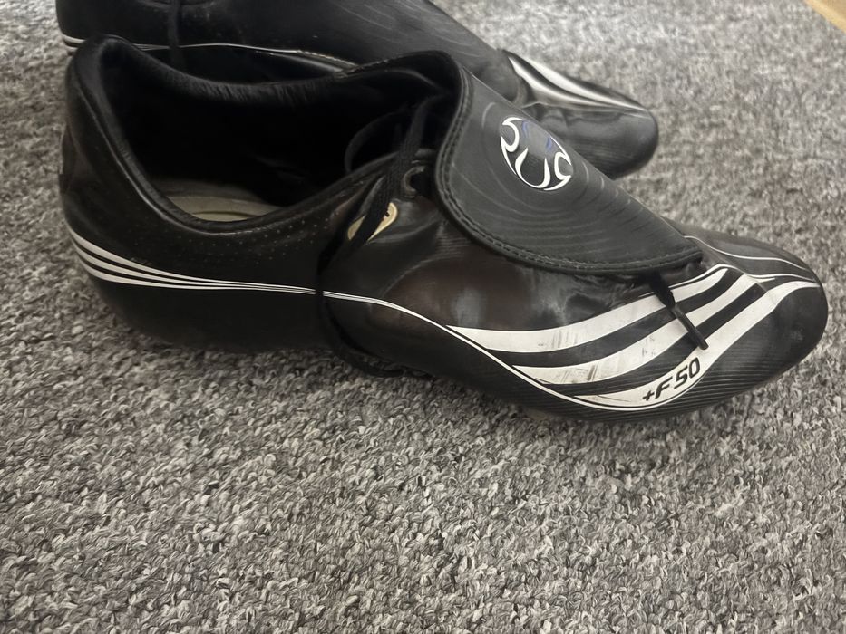 Vand ghete de fotbal F50 +