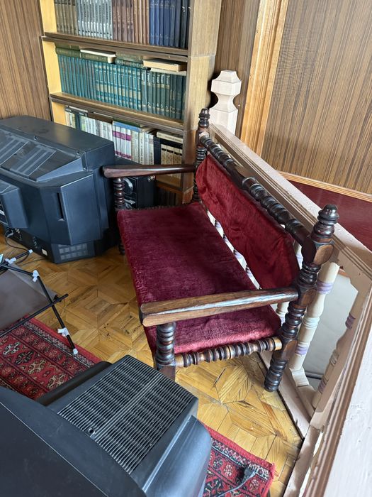 Antikvarniy stol stul