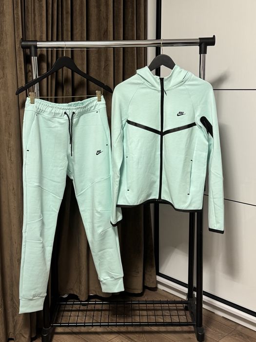 Trening damă Nike Tech - Calitate Premium