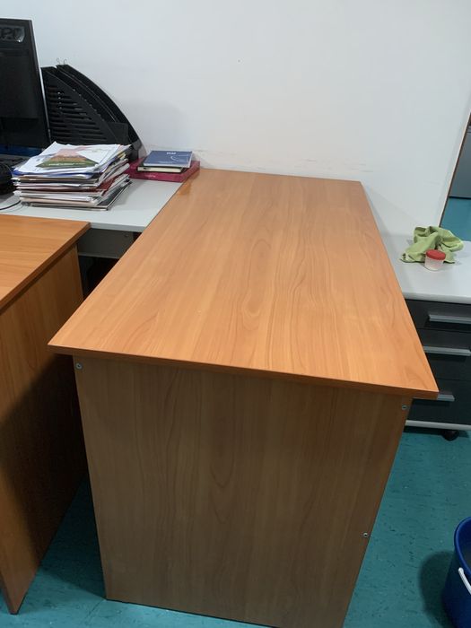 Продаются два рабочих стола в хорошем состоянии, без повреждений