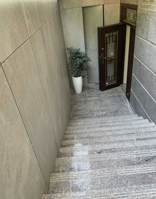 Аренда.  Офис. Шота руставели.  Цоколь