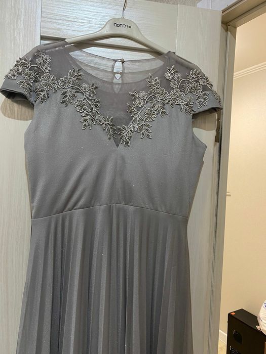 Вечерние платья  срочноразмер 48,50