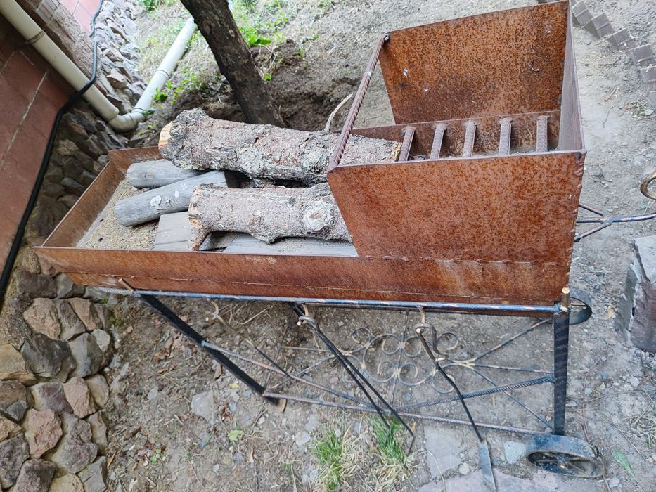 Продам мангал металлический