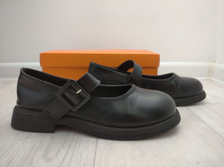 Школьные туфли на девочку