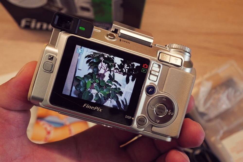 Aparat foto Fujifilm Finepix E510 baterii AA la cutie instagram Retro