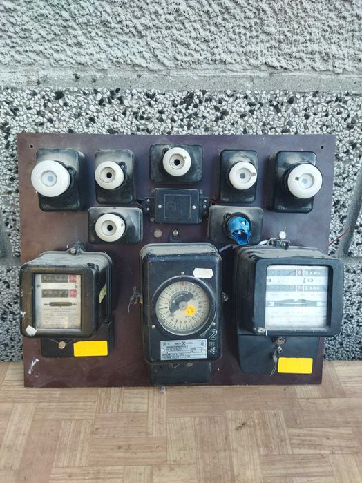 Ел.табло от гетинакс действащо до последно с електромери, предпазители