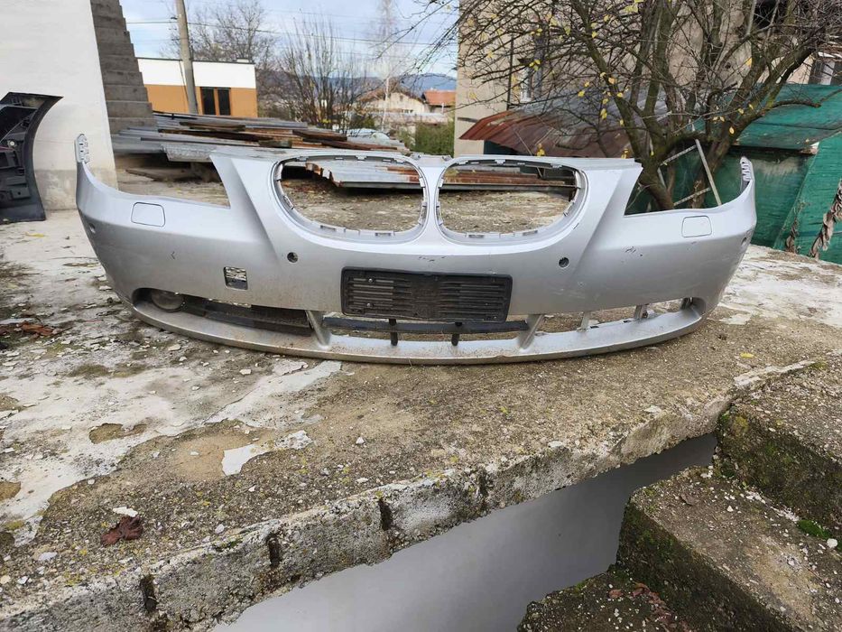 Продавам предна броня за Bmw E60,E61