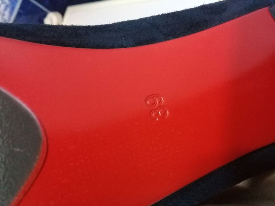 Продам замшевые синие туфли