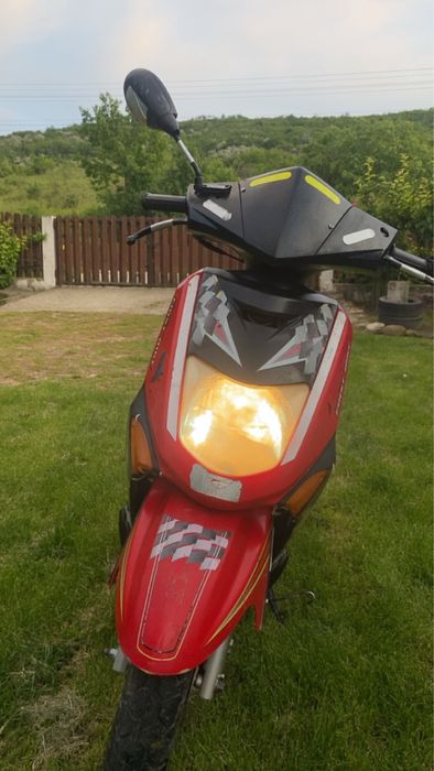 vând scuter first bike