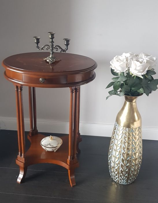 Comodină/Măsuță veche din lemn masiv cu intarsii