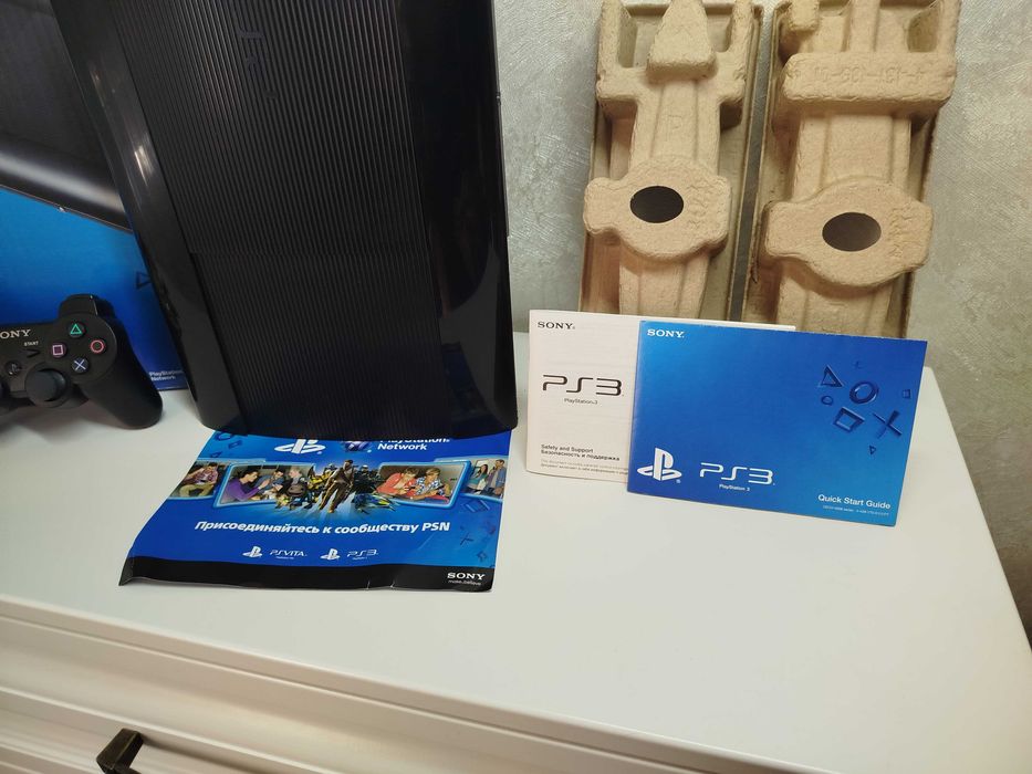 Sony Playstation 3 в коробке с документами