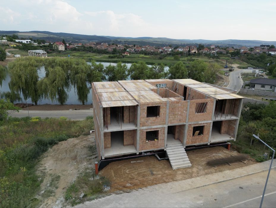 Apartamente noi de vânzare